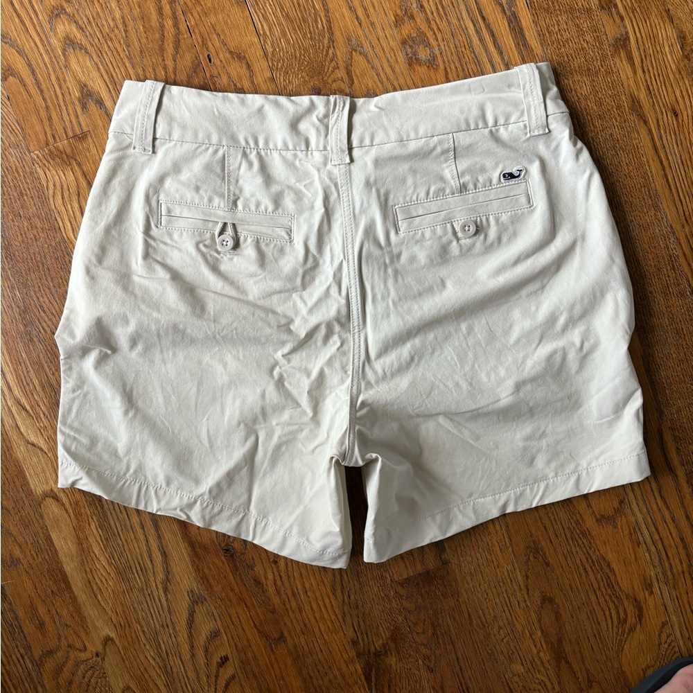 Women’s vineyard vine cream colored shorts